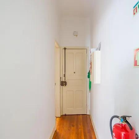 Flat With One Bedroom In Moscavide - Лиссабон