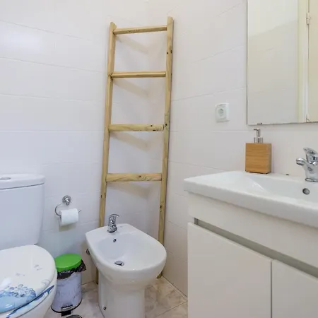 Апартаменти Flat With One Bedroom In Moscavide - *